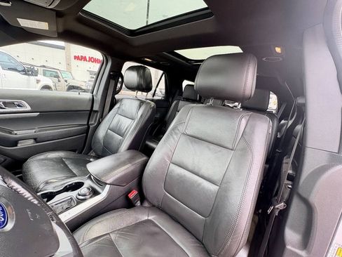 Used 2015 Ford Explorer XLT w/ Equipment Group 202A AWD/4WD image 12