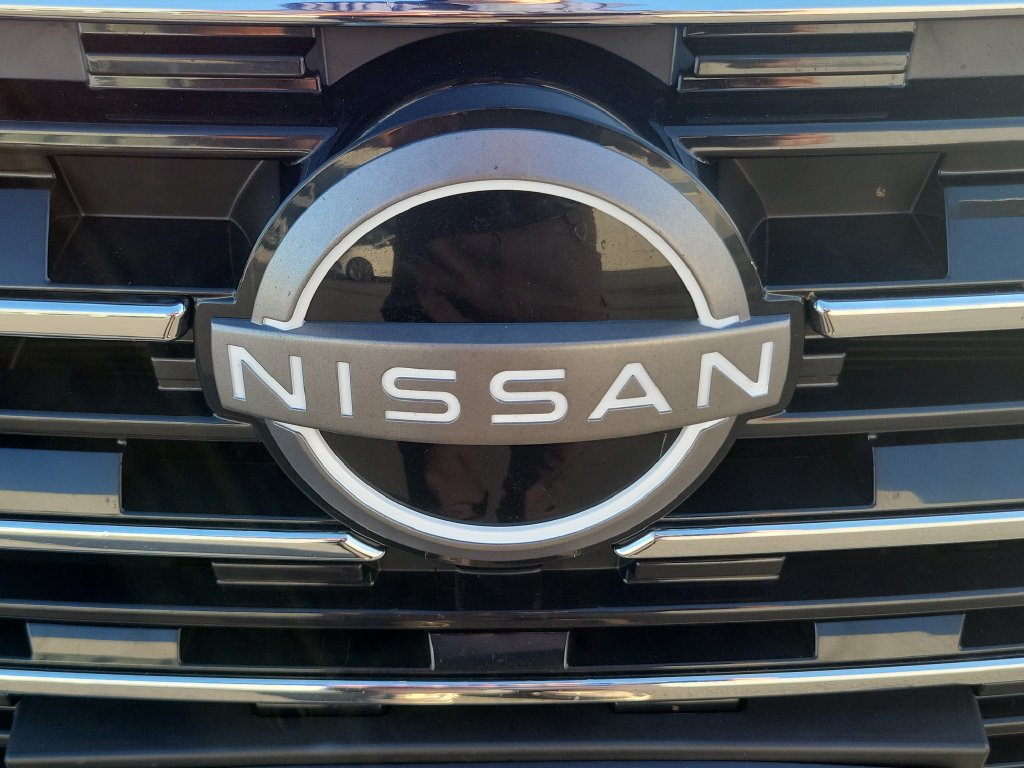 Used 2025 Nissan Rogue SV FWD image 9