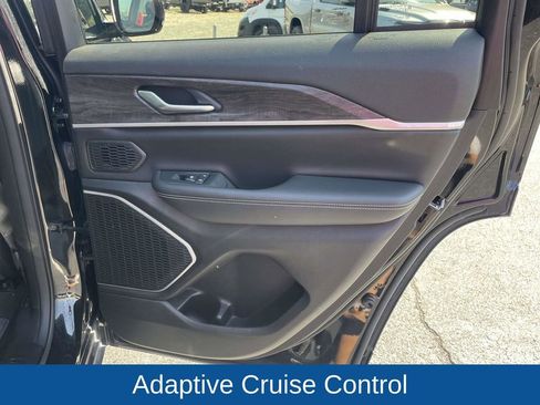 Used 2023 Jeep Grand Cherokee 4WD 4xe image 18