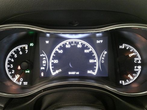 Used 2019 Jeep Grand Cherokee Laredo image 16