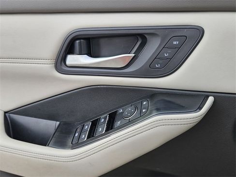 Used 2023 Nissan Rogue SL image 29