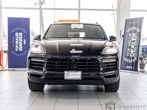 Used 2023 Porsche Cayenne w/ Premium Package AWD/4WD image 2