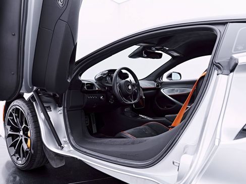 Used 2023 McLaren Artura RWD image 47