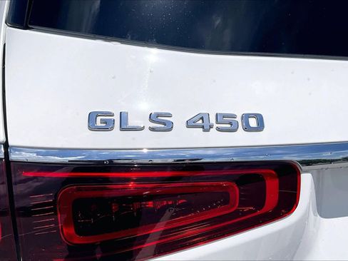 Used 2023 Mercedes-Benz GLS 450 4MATIC image 10