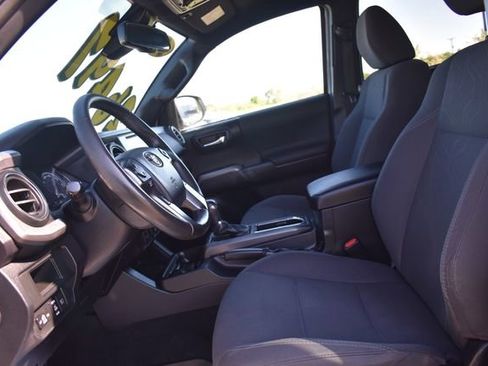 Used 2018 Toyota Tacoma TRD Off-Road AWD/4WD image 23