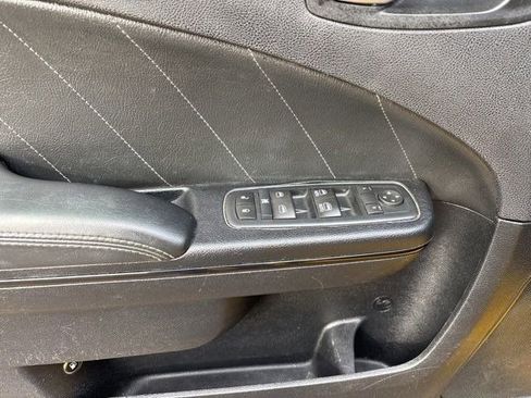 Used 2017 Dodge Charger SE w/ Blacktop Package image 13