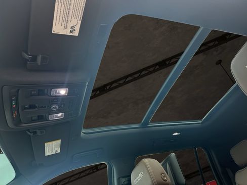 Certified 2024 Chevrolet Suburban High Country AWD/4WD image 13