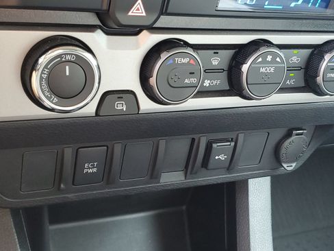Certified 2022 Toyota Tacoma SR AWD/4WD image 29