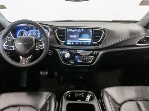 New 2026 Chrysler Pacifica Select FWD image 27