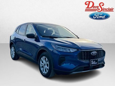 Used 2023 Ford Escape Active w/ Cold Weather Package image 4