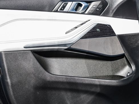 Used 2025 BMW X5 xDrive50e w/ Executive Package image 21