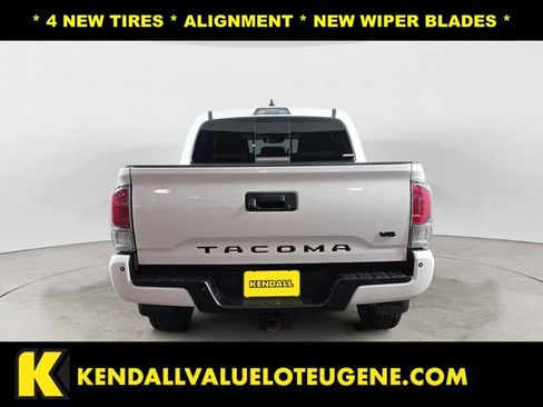 Used 2021 Toyota Tacoma TRD Off-Road w/ Technology Package AWD/4WD image 4