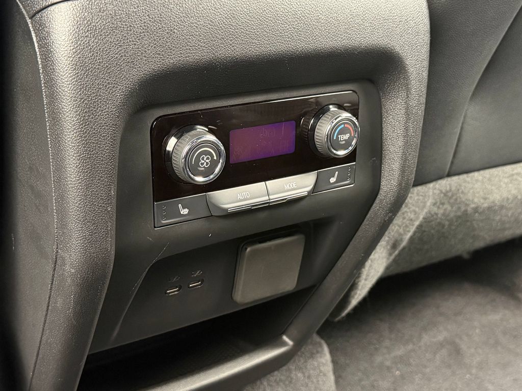 Used 2025 Chevrolet Traverse High Country FWD image 22