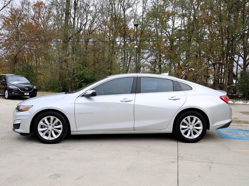 Used 2019 Chevrolet Malibu LT w/ Driver Confidence Package II FWD image 4