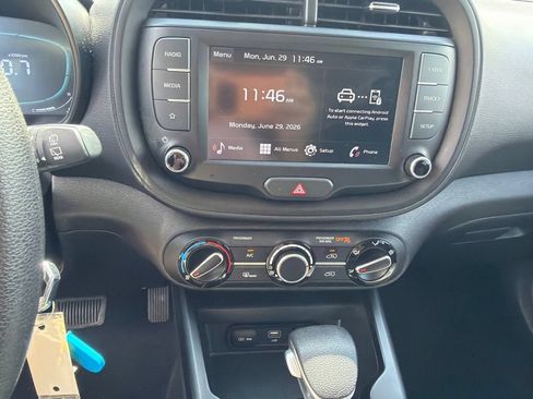 Used 2025 Kia Soul LX w/ LX Technology Package FWD image 30
