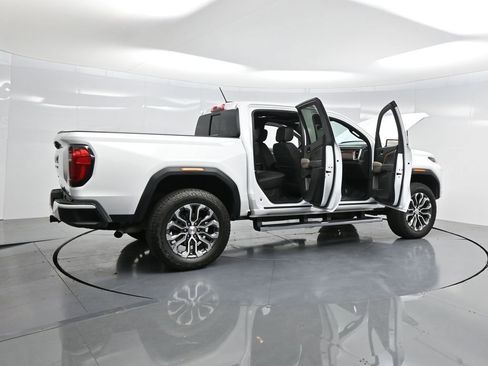 Used 2024 GMC Canyon Denali image 5