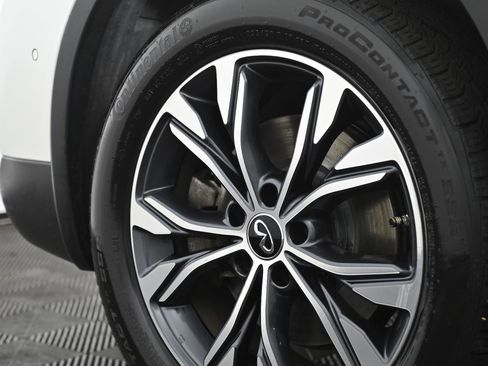 Used 2019 INFINITI QX30 Premium w/ Navigation Package image 32