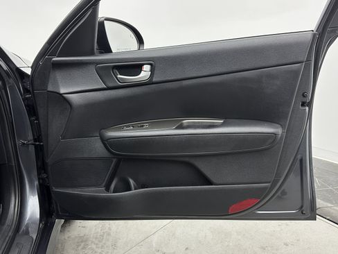 Used 2020 Kia Optima LX image 29