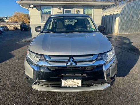 Used 2018 Mitsubishi Outlander ES image 2
