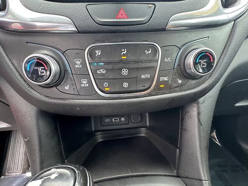 Used 2019 Chevrolet Equinox LT FWD image 11
