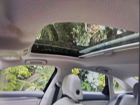 Used 2023 Volkswagen Jetta SE w/ Panoramic Sunroof Package FWD image 5