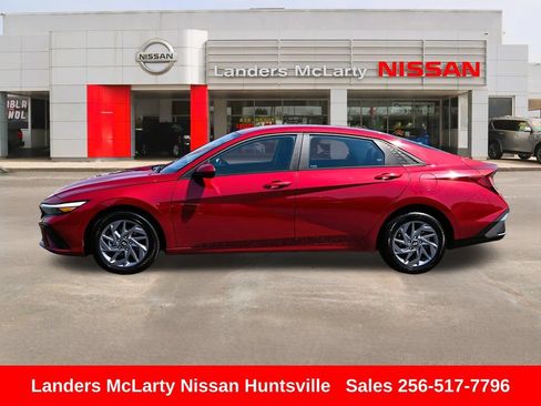 Used 2024 Hyundai Elantra SEL FWD image 8