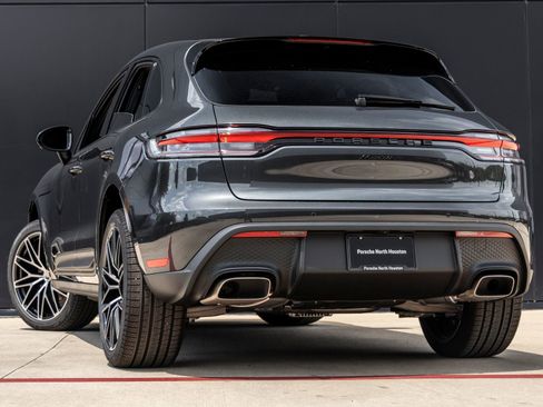 Certified 2026 Porsche Macan AWD/4WD image 3