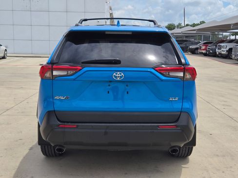 Used 2021 Toyota RAV4 XLE Premium FWD image 6