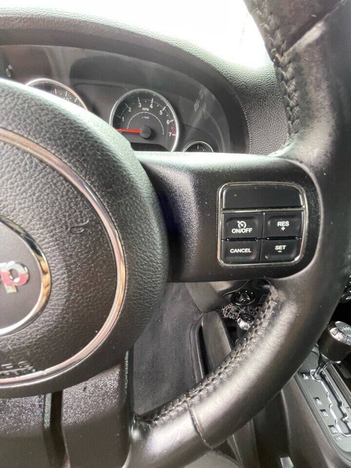 Used 2013 Jeep Wrangler Sport AWD/4WD image 4