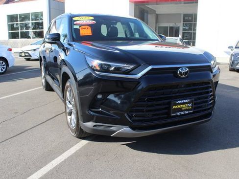 Certified 2025 Toyota Grand Highlander AWD image 3