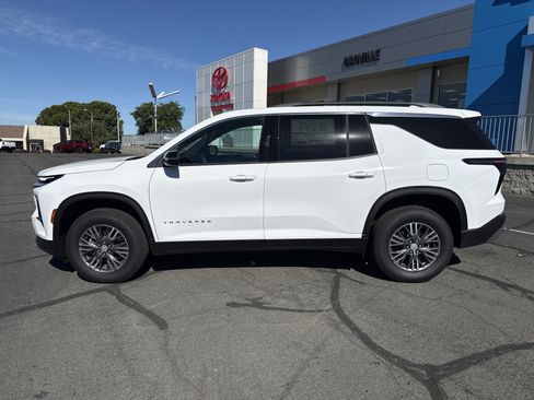 New 2026 Chevrolet Traverse LT FWD image 2