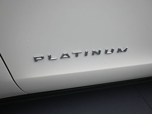 Used 2025 Ford Expedition Platinum w/ Driver's Package image 11