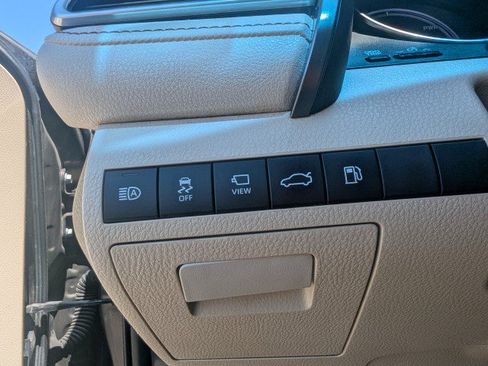 Used 2018 Toyota Camry XLE w/ Audio Package FWD image 16