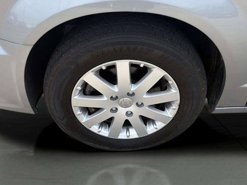 Used 2016 Chrysler Town & Country Touring w/ Driver Convenience Group FWD image 26
