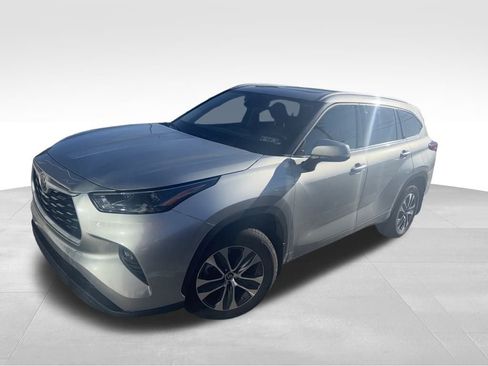 Used 2022 Toyota Highlander XLE image 26