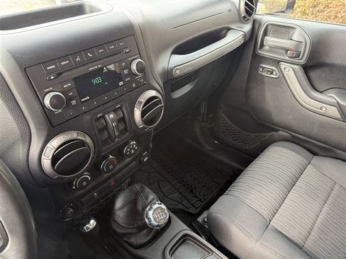 Used 2011 Jeep Wrangler Unlimited Sport image 9