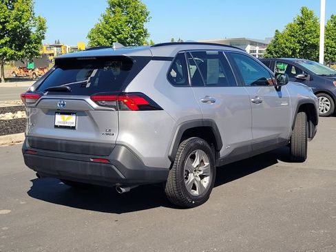 Certified 2022 Toyota RAV4 LE AWD/4WD image 6