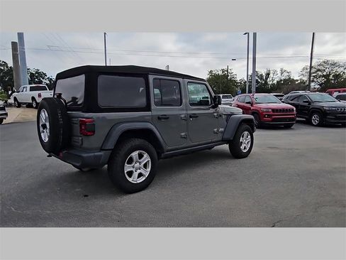 Used 2018 Jeep Wrangler Unlimited Sport S image 32
