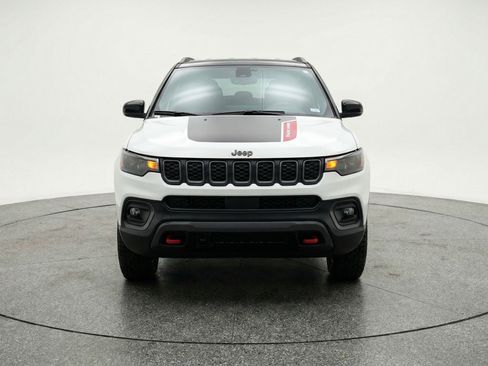 Used 2025 Jeep Compass Trailhawk image 2