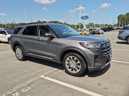 Certified 2025 Ford Explorer Active w/ Active Comfort Package AWD/4WD image 1