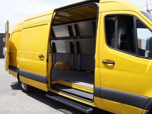 Used 2021 Mercedes-Benz Sprinter 2500 w/ Acoustic Package image 14