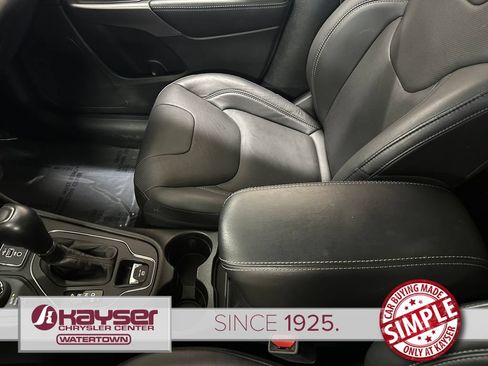 Certified 2021 Jeep Cherokee Latitude Lux w/ Comfort/Convenience Group AWD/4WD image 28
