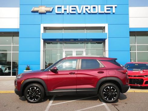 Used 2023 Chevrolet TrailBlazer LT AWD/4WD image 4