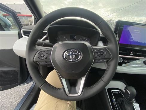 Used 2025 Toyota Corolla SE image 15