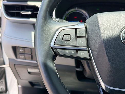 Used 2021 Toyota Highlander XLE AWD/4WD image 37