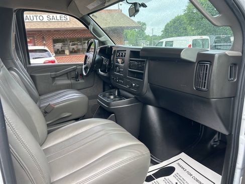 Used 2022 Chevrolet Express 2500 w/ Driver Convenience Package RWD image 17