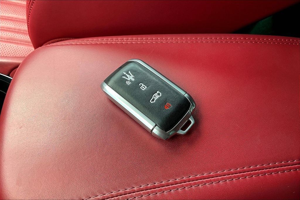 Used 2023 Maserati Grecale Modena AWD/4WD image 34
