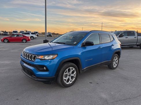 Used 2025 Jeep Compass Latitude image 7