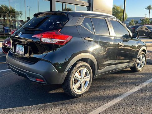 Used 2018 Nissan Kicks S FWD image 3