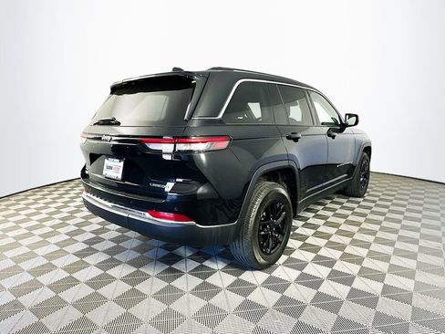 Certified 2023 Jeep Grand Cherokee Laredo AWD/4WD image 12